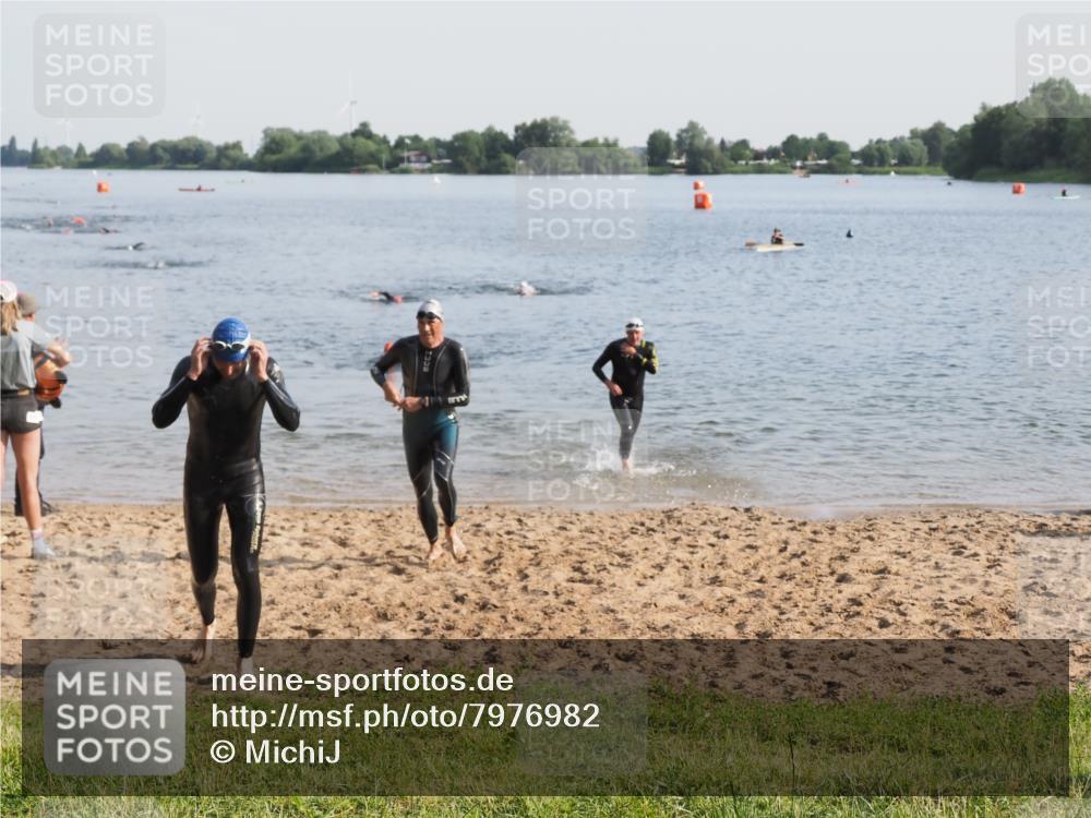 21.06.2025 - 27. Vierlanden-Triathlon MichiJ http://msf.ph/oto/7976982 15.06.2026 08:44:04 Schwimmen 23, 97, 153, 183 meine-sportfotos.de