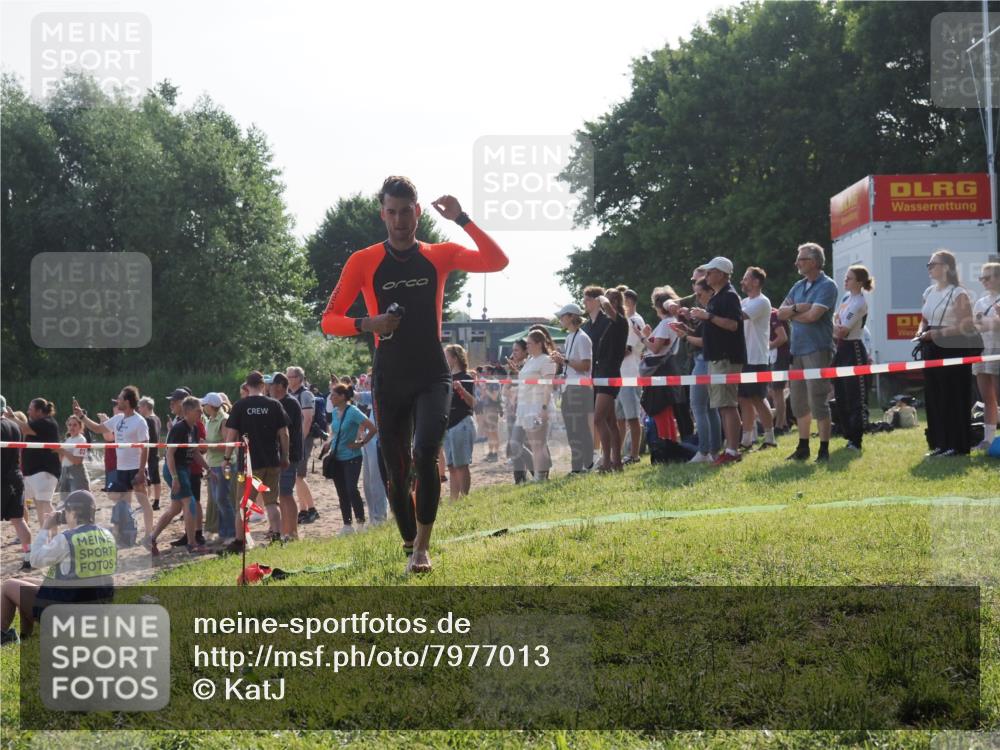 15.06.2025 - 27. Vierlanden-Triathlon KatJ http://msf.ph/oto/7977013 15.06.2025 08:35:08 Schwimmen 12, 43, 64, 80, 149, 159, 186 meine-sportfotos.de
