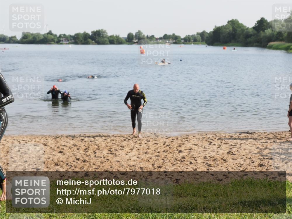 21.06.2025 - 27. Vierlanden-Triathlon MichiJ http://msf.ph/oto/7977018 15.06.2026 08:44:07 Schwimmen 97, 153, 174, 183 meine-sportfotos.de