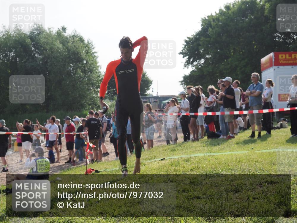 15.06.2025 - 27. Vierlanden-Triathlon KatJ http://msf.ph/oto/7977032 15.06.2025 08:35:09 Schwimmen 12, 43, 54, 64, 80, 159, 186 meine-sportfotos.de