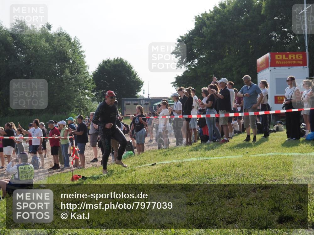 15.06.2025 - 27. Vierlanden-Triathlon KatJ http://msf.ph/oto/7977039 15.06.2025 08:35:12 Schwimmen 12, 43, 54, 64 meine-sportfotos.de