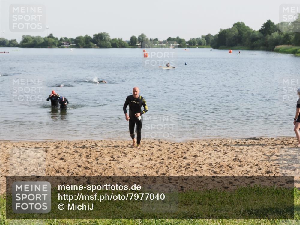 21.06.2025 - 27. Vierlanden-Triathlon MichiJ http://msf.ph/oto/7977040 15.06.2026 08:44:08 Schwimmen 97, 130, 153, 174, 183 meine-sportfotos.de