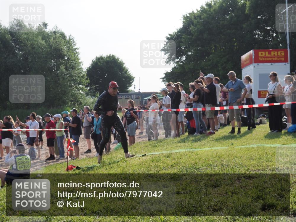 15.06.2025 - 27. Vierlanden-Triathlon KatJ http://msf.ph/oto/7977042 15.06.2025 08:35:12 Schwimmen 12, 43, 54, 64 meine-sportfotos.de