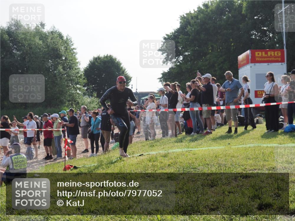 15.06.2025 - 27. Vierlanden-Triathlon KatJ http://msf.ph/oto/7977052 15.06.2025 08:35:13 Schwimmen 12, 54, 64 meine-sportfotos.de