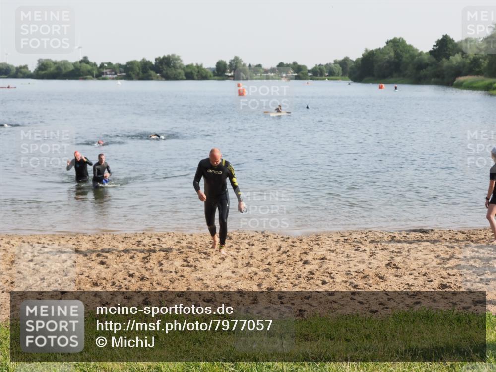 21.06.2025 - 27. Vierlanden-Triathlon MichiJ http://msf.ph/oto/7977057 15.06.2026 08:44:09 Schwimmen 97, 130, 153, 174, 183 meine-sportfotos.de