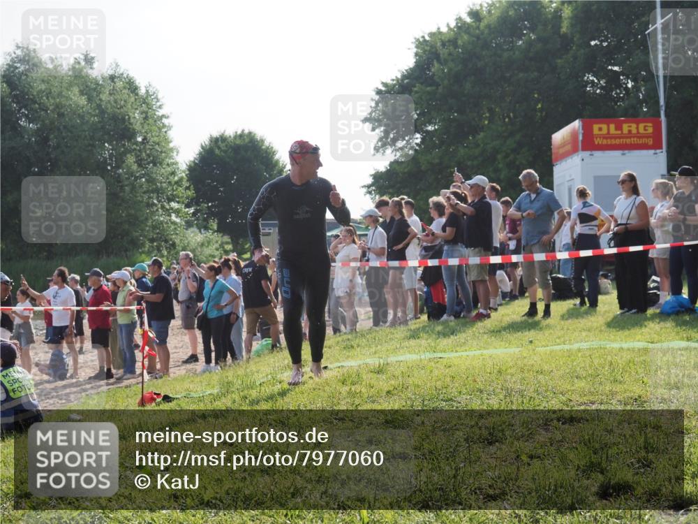 15.06.2025 - 27. Vierlanden-Triathlon KatJ http://msf.ph/oto/7977060 15.06.2025 08:35:13 Schwimmen 12, 54, 64 meine-sportfotos.de