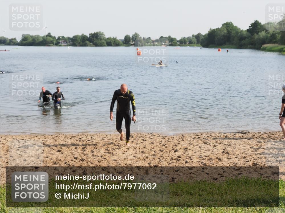 21.06.2025 - 27. Vierlanden-Triathlon MichiJ http://msf.ph/oto/7977062 15.06.2026 08:44:09 Schwimmen 97, 130, 153, 174, 183 meine-sportfotos.de