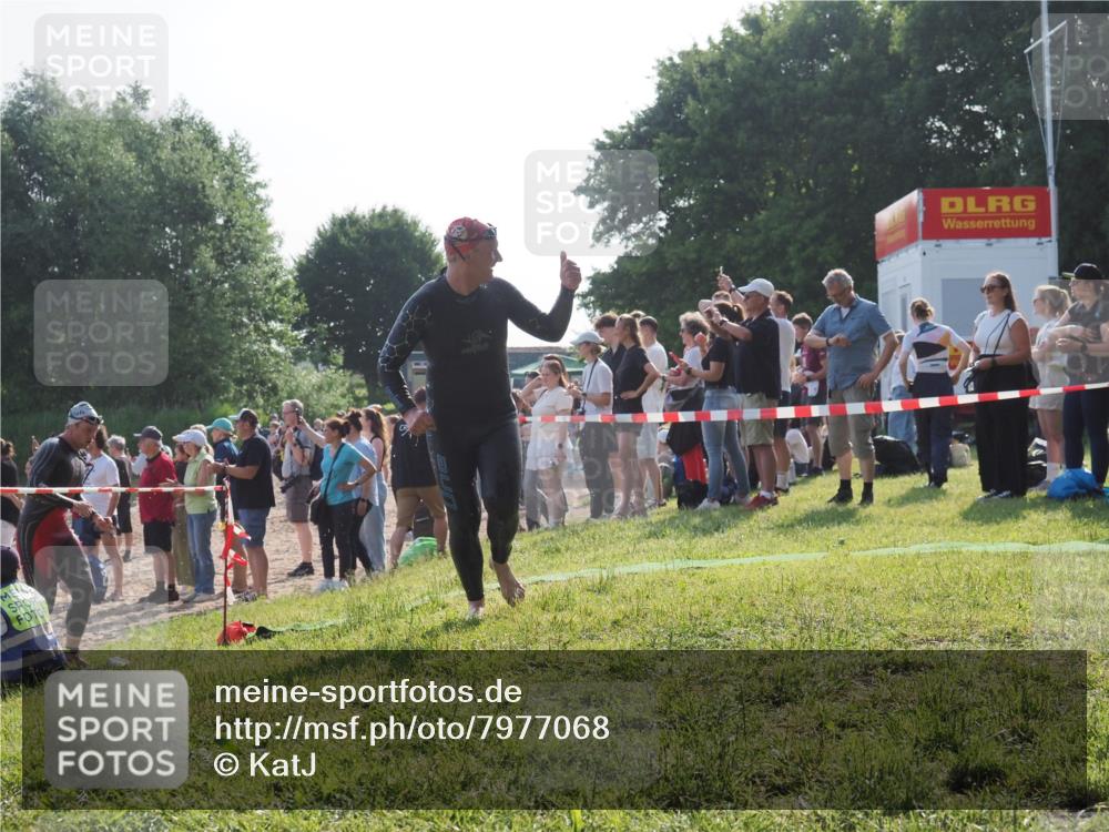 15.06.2025 - 27. Vierlanden-Triathlon KatJ http://msf.ph/oto/7977068 15.06.2025 08:35:14 Schwimmen 12, 54, 64 meine-sportfotos.de