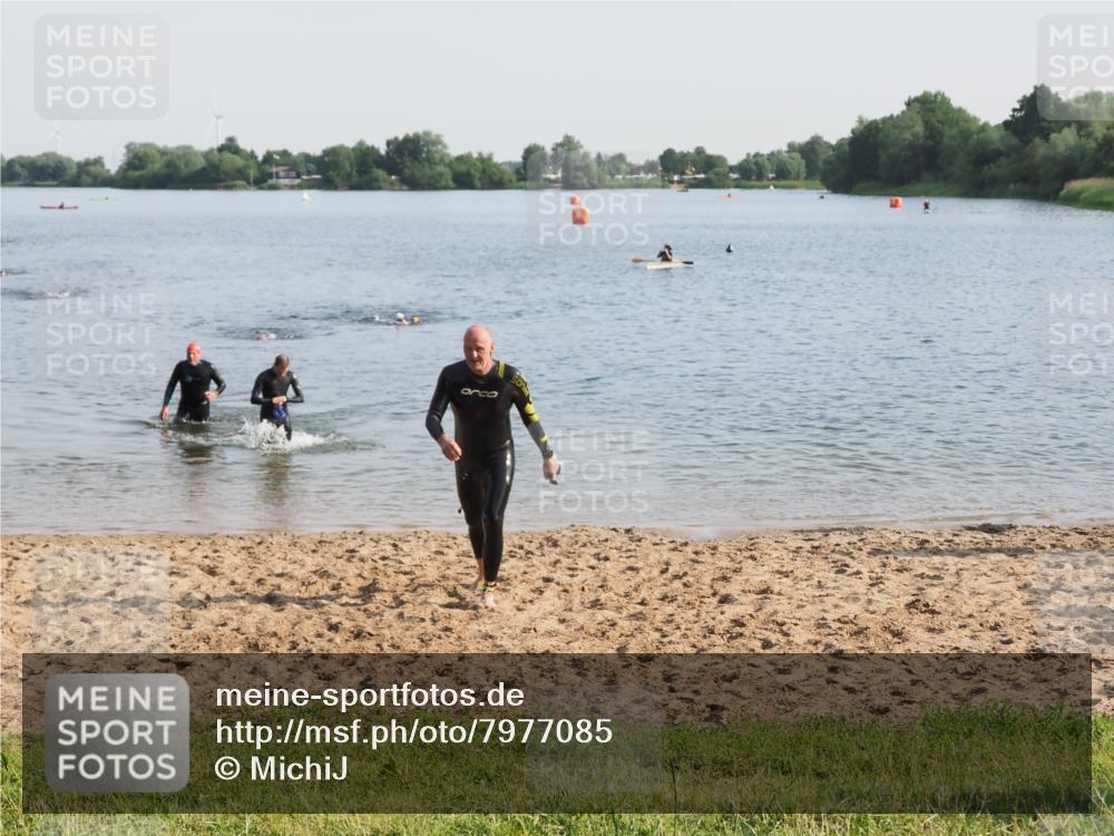 21.06.2025 - 27. Vierlanden-Triathlon MichiJ http://msf.ph/oto/7977085 15.06.2026 08:44:10 Schwimmen 97, 130, 153, 174 meine-sportfotos.de