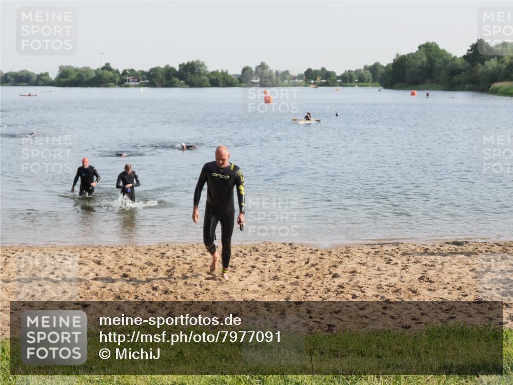 21.06.2025 - 27. Vierlanden-Triathlon MichiJ http://msf.ph/oto/7977091 15.06.2026 08:44:10 Schwimmen 97, 130, 153, 174 meine-sportfotos.de