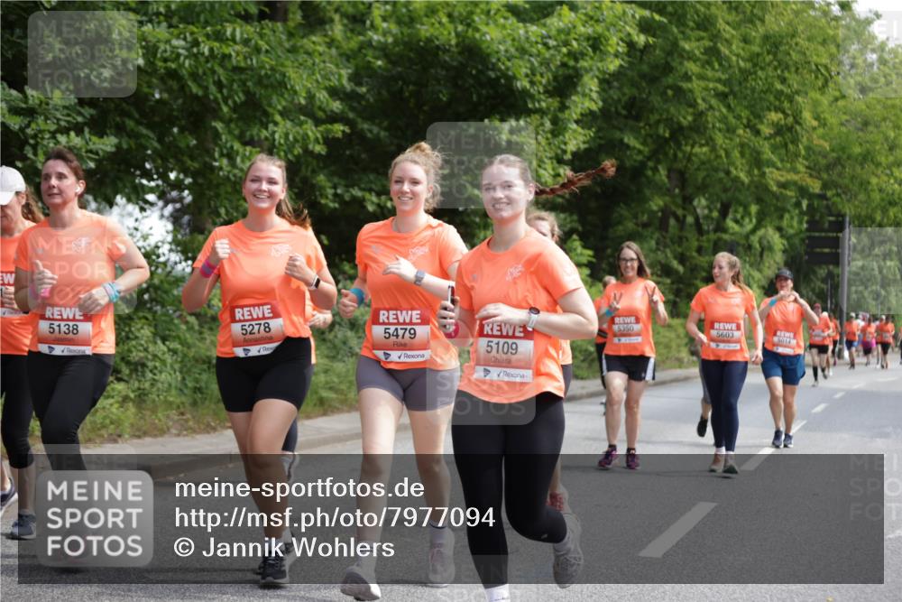 15.06.2025 - REWE Women's Run Jannik Wohlers http://msf.ph/oto/7977094 15.06.2025 10:11:53 Laufen 5350, 5603, 5014, 5138, 5278, 5479, 5109 meine-sportfotos.de