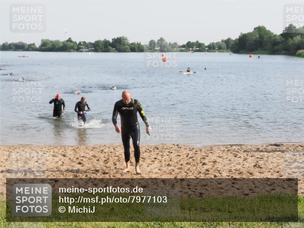 21.06.2025 - 27. Vierlanden-Triathlon MichiJ http://msf.ph/oto/7977103 15.06.2026 08:44:11 Schwimmen 97, 130, 153, 174 meine-sportfotos.de
