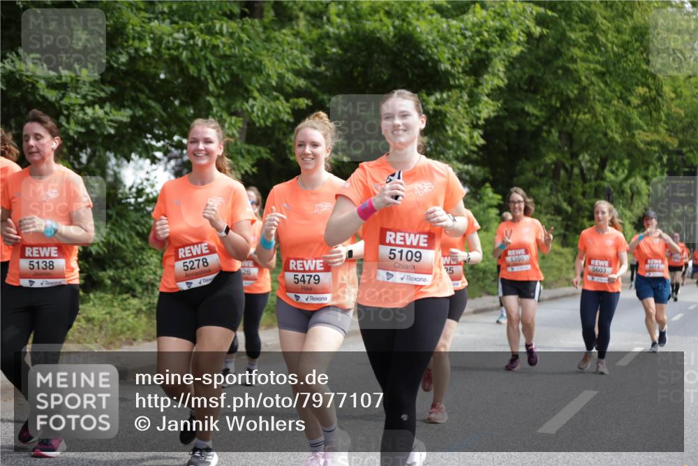 15.06.2025 - REWE Women's Run Jannik Wohlers http://msf.ph/oto/7977107 15.06.2025 10:11:53 Laufen 5138, 5278, 26, 5479, 5109, 5350, 6014, 25, 5603 meine-sportfotos.de
