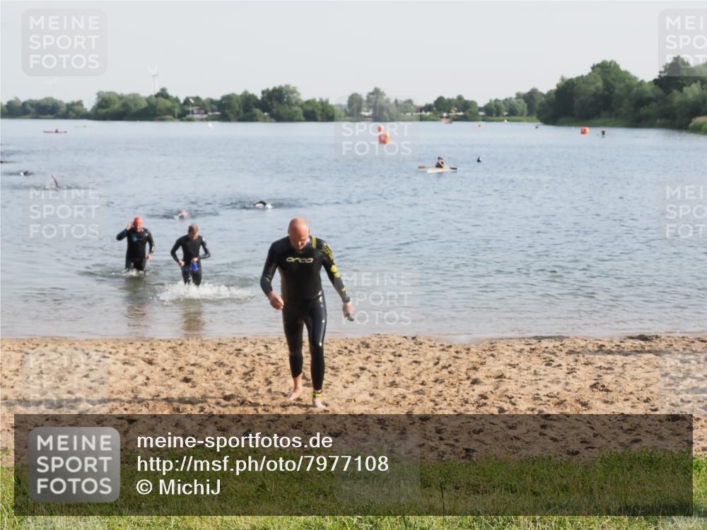 21.06.2025 - 27. Vierlanden-Triathlon MichiJ http://msf.ph/oto/7977108 15.06.2026 08:44:11 Schwimmen 97, 130, 153, 174 meine-sportfotos.de