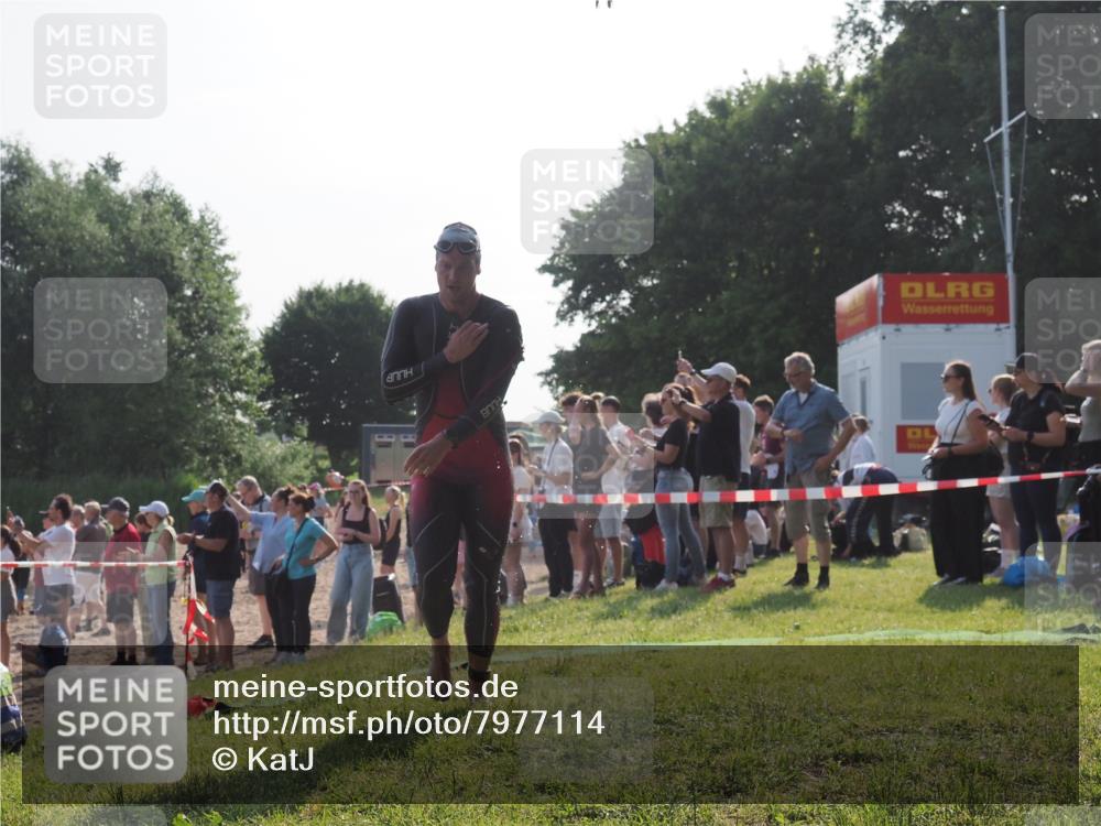 15.06.2025 - 27. Vierlanden-Triathlon KatJ http://msf.ph/oto/7977114 15.06.2025 08:35:17 Schwimmen 12, 54, 64 meine-sportfotos.de