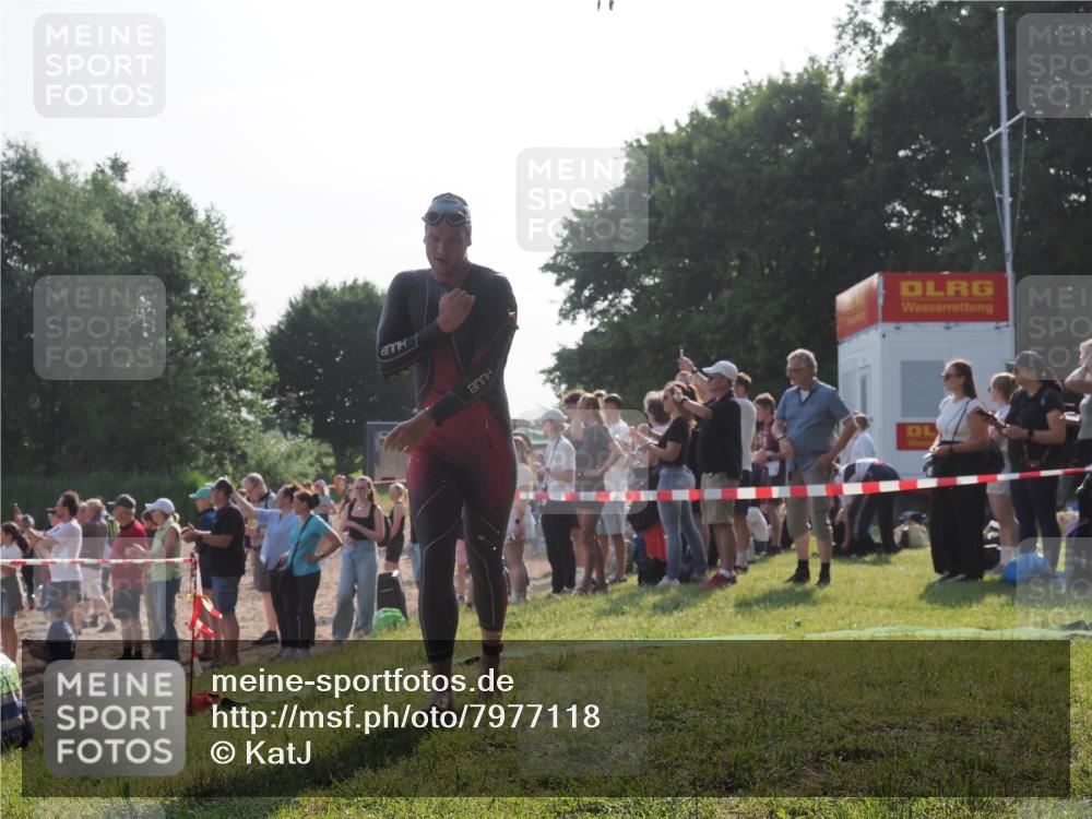 15.06.2025 - 27. Vierlanden-Triathlon KatJ http://msf.ph/oto/7977118 15.06.2025 08:35:17 Schwimmen 12, 54, 64 meine-sportfotos.de