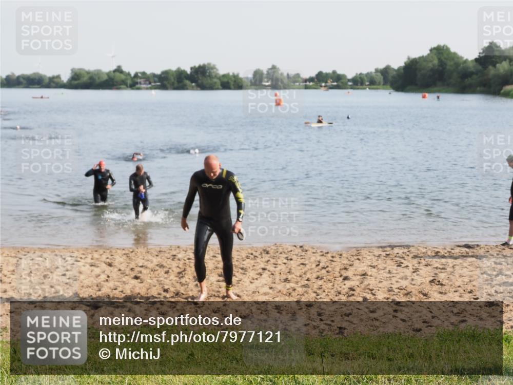 21.06.2025 - 27. Vierlanden-Triathlon MichiJ http://msf.ph/oto/7977121 15.06.2026 08:44:11 Schwimmen 97, 130, 153, 174 meine-sportfotos.de