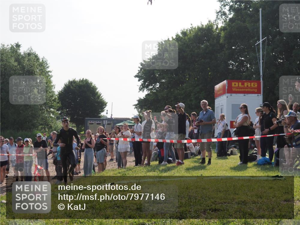 15.06.2025 - 27. Vierlanden-Triathlon KatJ http://msf.ph/oto/7977146 15.06.2025 08:35:30 Schwimmen 47 meine-sportfotos.de