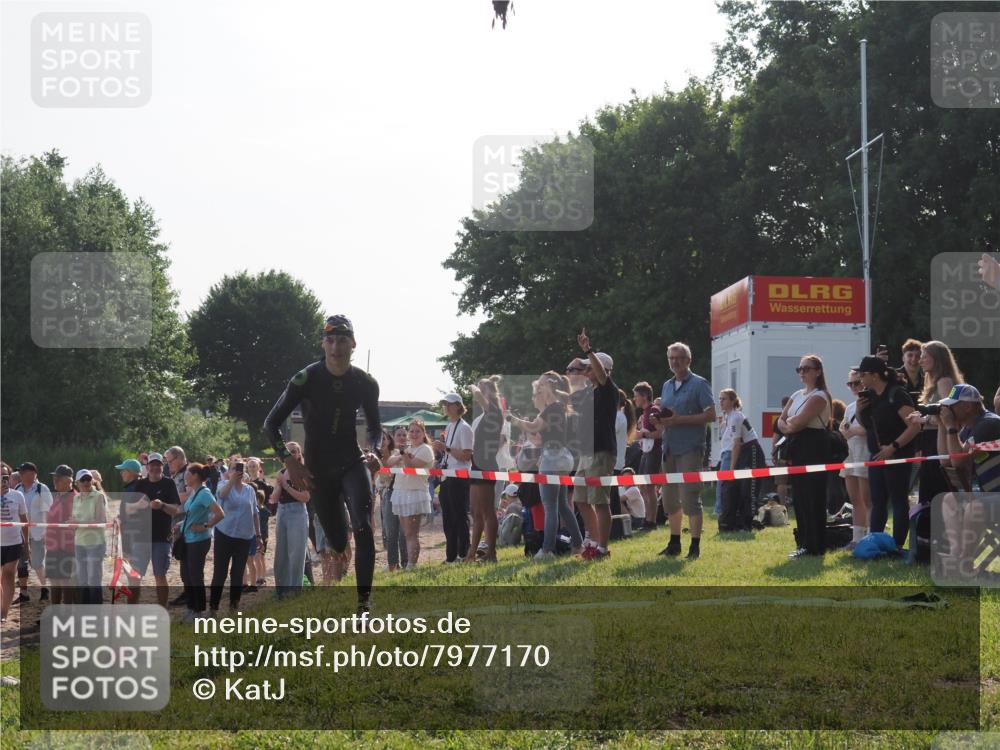 15.06.2025 - 27. Vierlanden-Triathlon KatJ http://msf.ph/oto/7977170 15.06.2025 08:35:31 Schwimmen 6, 47 meine-sportfotos.de