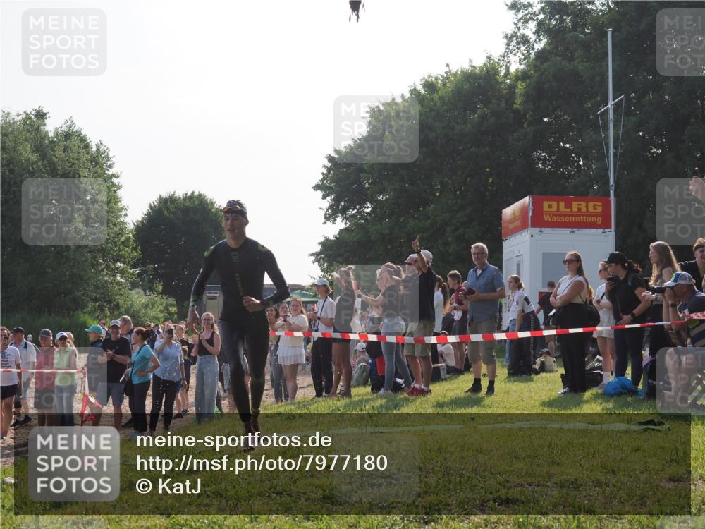 15.06.2025 - 27. Vierlanden-Triathlon KatJ http://msf.ph/oto/7977180 15.06.2025 08:35:31 Schwimmen 6, 47 meine-sportfotos.de