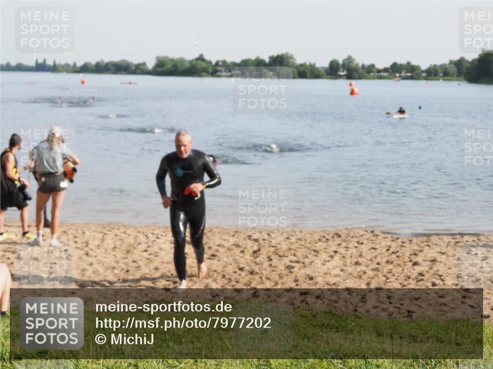 21.06.2025 - 27. Vierlanden-Triathlon MichiJ http://msf.ph/oto/7977202 15.06.2026 08:44:21 Schwimmen 130, 173, 174 meine-sportfotos.de