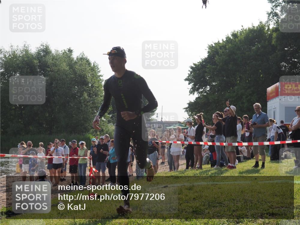 15.06.2025 - 27. Vierlanden-Triathlon KatJ http://msf.ph/oto/7977206 15.06.2025 08:35:32 Schwimmen 6, 47 meine-sportfotos.de