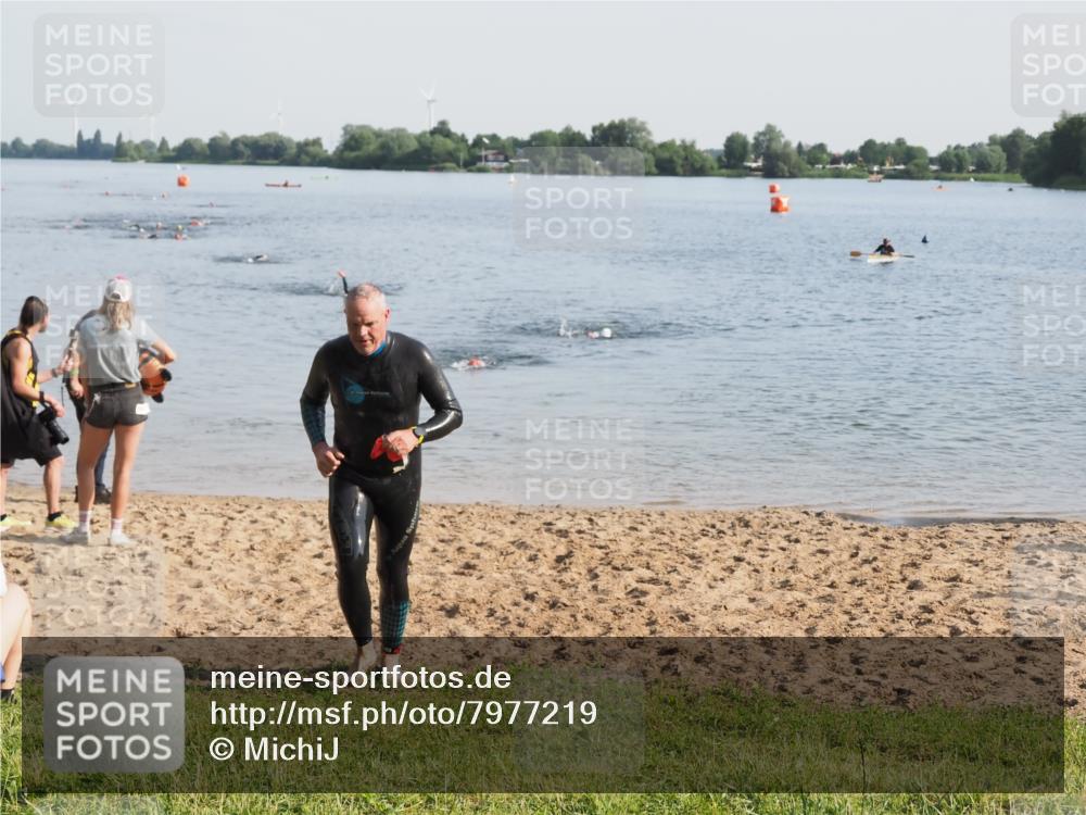 21.06.2025 - 27. Vierlanden-Triathlon MichiJ http://msf.ph/oto/7977219 15.06.2026 08:44:21 Schwimmen 130, 173, 174 meine-sportfotos.de