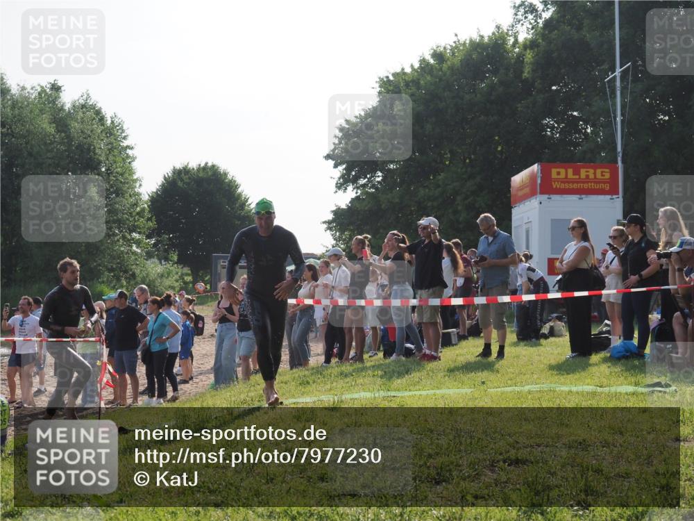 15.06.2025 - 27. Vierlanden-Triathlon KatJ http://msf.ph/oto/7977230 15.06.2025 08:35:38 Schwimmen 6, 21, 47, 75, 85, 158 meine-sportfotos.de