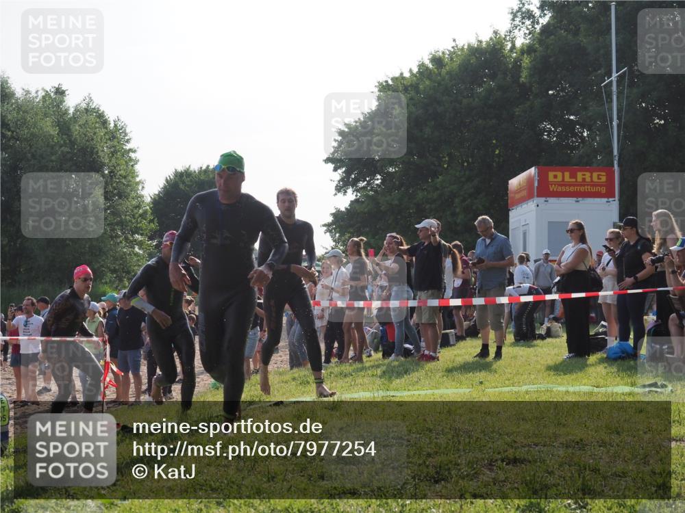 15.06.2025 - 27. Vierlanden-Triathlon KatJ http://msf.ph/oto/7977254 15.06.2025 08:35:39 Schwimmen 6, 21, 47, 75, 85, 158 meine-sportfotos.de
