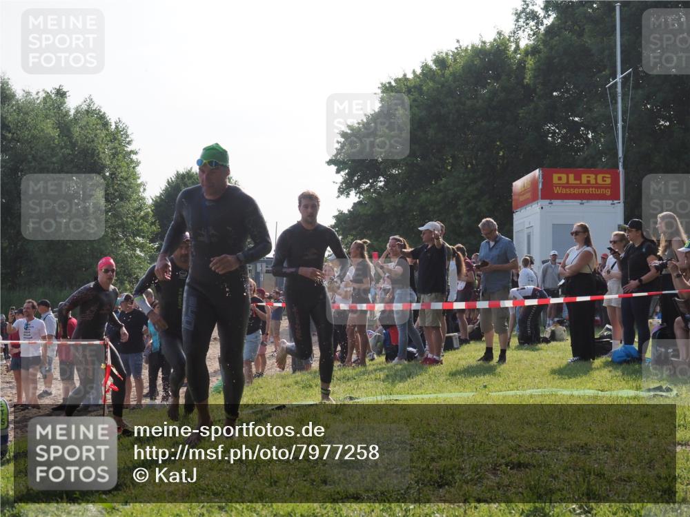 15.06.2025 - 27. Vierlanden-Triathlon KatJ http://msf.ph/oto/7977258 15.06.2025 08:35:39 Schwimmen 6, 21, 47, 75, 85, 158 meine-sportfotos.de