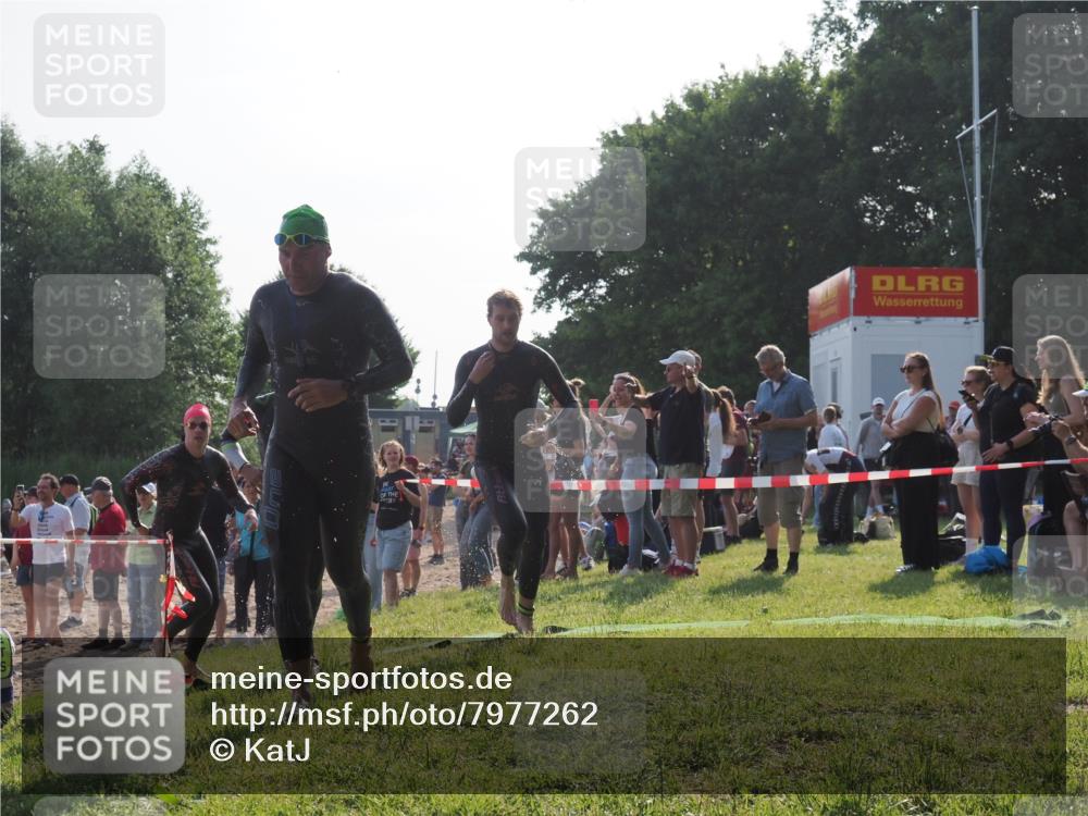 15.06.2025 - 27. Vierlanden-Triathlon KatJ http://msf.ph/oto/7977262 15.06.2025 08:35:39 Schwimmen 6, 21, 47, 75, 85, 158 meine-sportfotos.de
