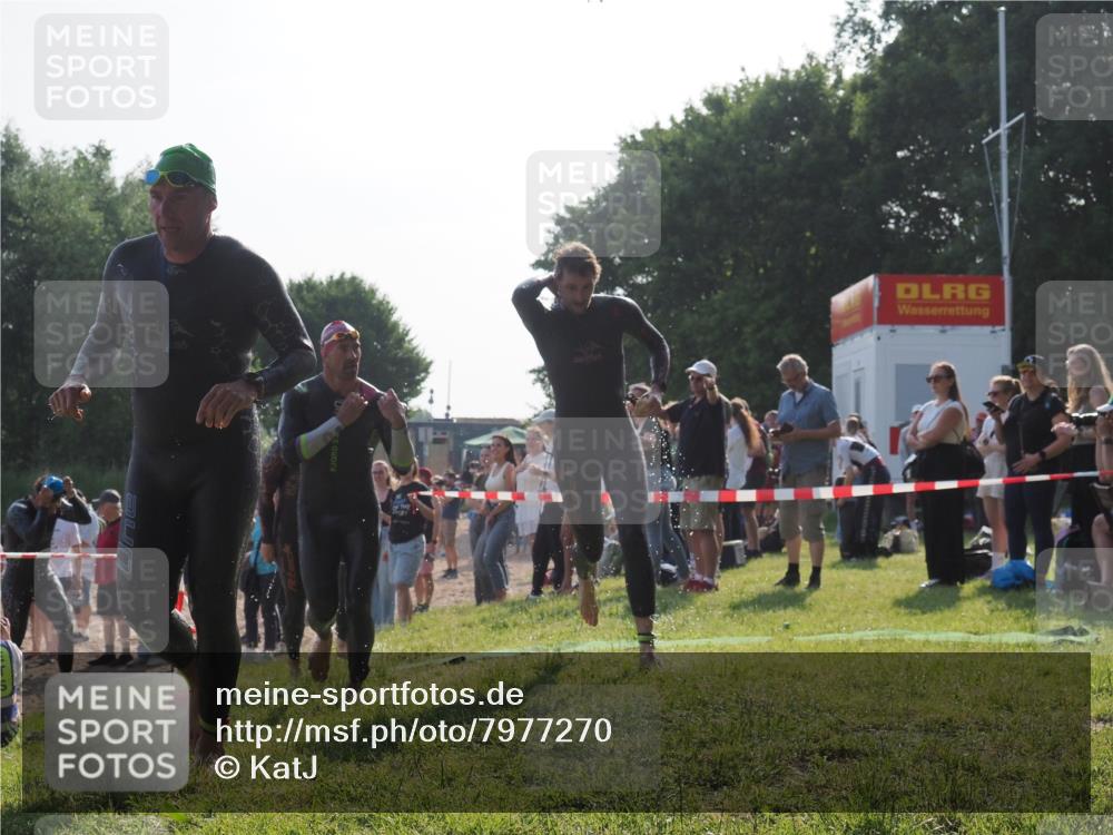 15.06.2025 - 27. Vierlanden-Triathlon KatJ http://msf.ph/oto/7977270 15.06.2025 08:35:40 Schwimmen 6, 21, 47, 75, 85, 158 meine-sportfotos.de