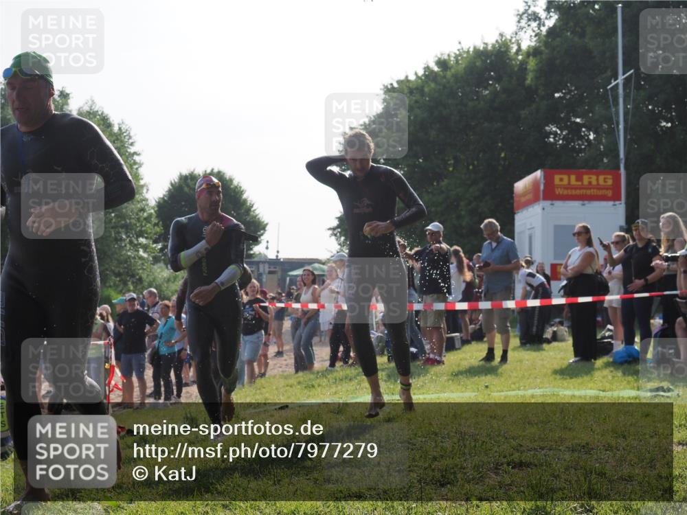 15.06.2025 - 27. Vierlanden-Triathlon KatJ http://msf.ph/oto/7977279 15.06.2025 08:35:40 Schwimmen 6, 21, 47, 75, 85, 158 meine-sportfotos.de