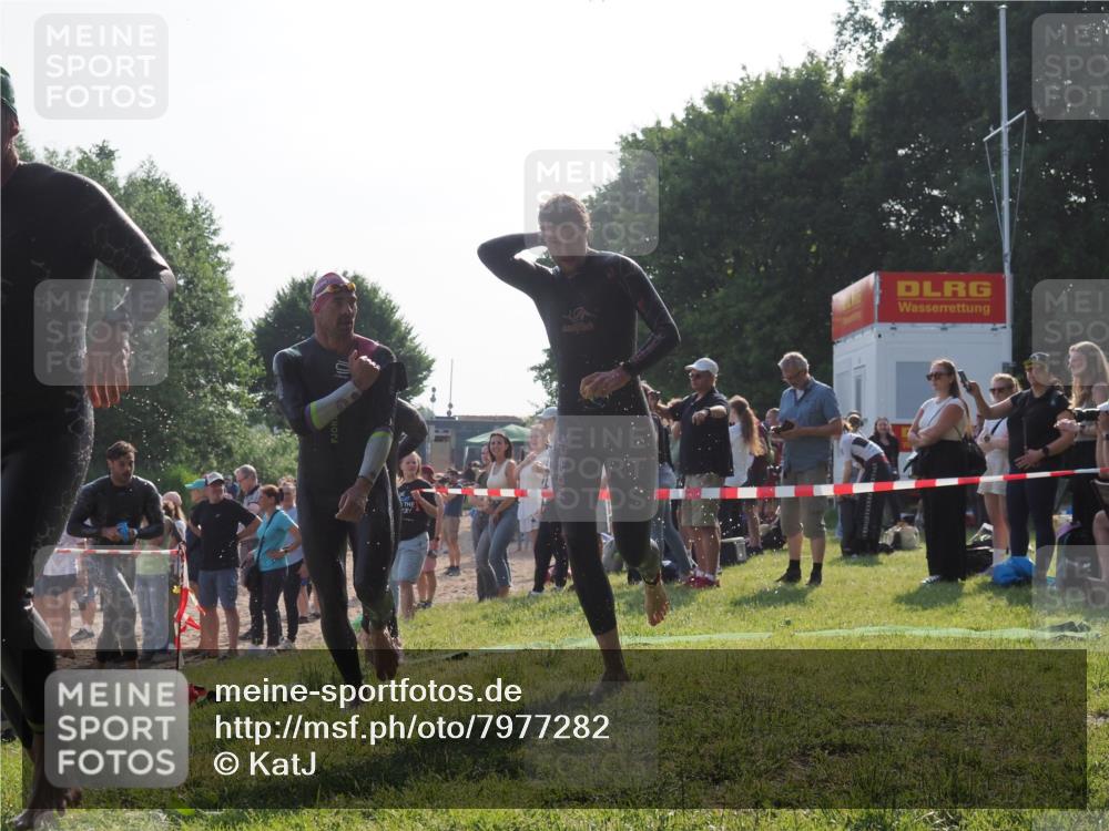 15.06.2025 - 27. Vierlanden-Triathlon KatJ http://msf.ph/oto/7977282 15.06.2025 08:35:40 Schwimmen 6, 21, 47, 75, 85, 158 meine-sportfotos.de