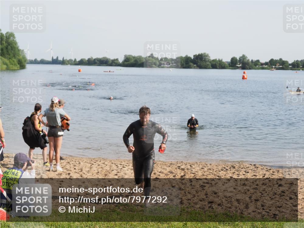 21.06.2025 - 27. Vierlanden-Triathlon MichiJ http://msf.ph/oto/7977292 15.06.2026 08:44:35 Schwimmen 93 meine-sportfotos.de