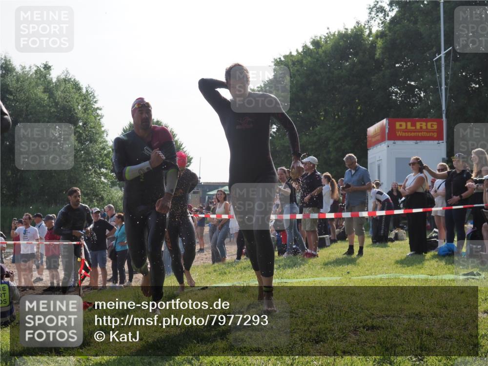 15.06.2025 - 27. Vierlanden-Triathlon KatJ http://msf.ph/oto/7977293 15.06.2025 08:35:40 Schwimmen 6, 21, 47, 75, 85, 158 meine-sportfotos.de