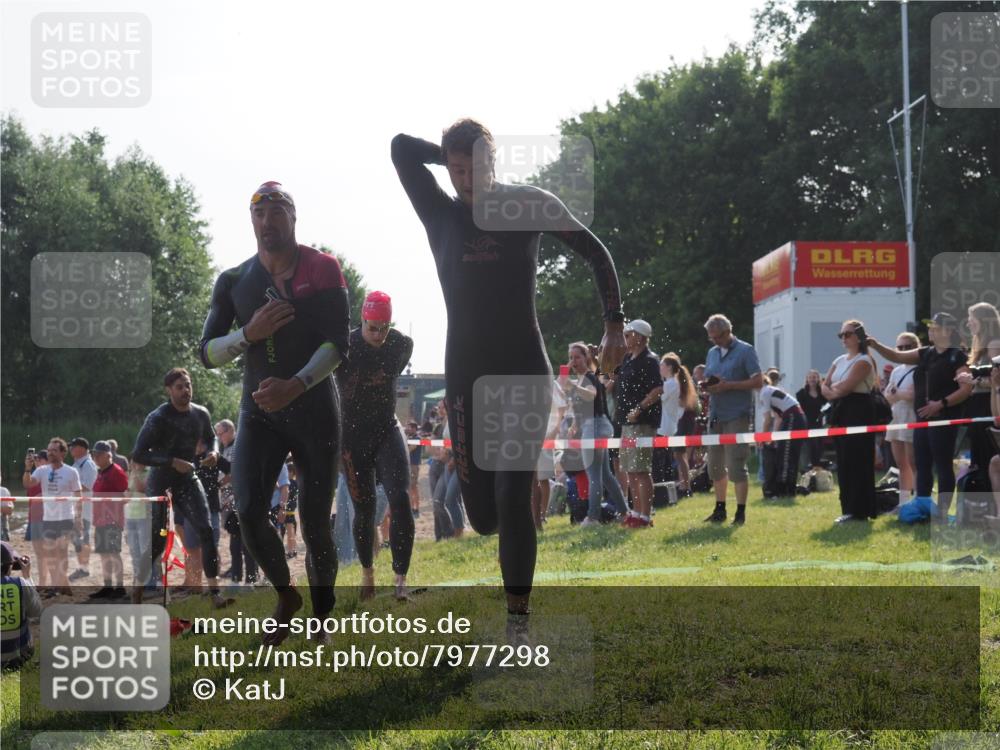 15.06.2025 - 27. Vierlanden-Triathlon KatJ http://msf.ph/oto/7977298 15.06.2025 08:35:40 Schwimmen 6, 21, 47, 75, 85, 158 meine-sportfotos.de