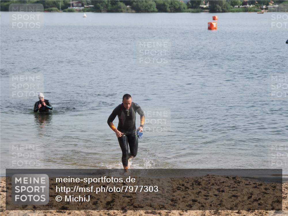 21.06.2025 - 27. Vierlanden-Triathlon MichiJ http://msf.ph/oto/7977303 15.06.2026 08:44:42 Schwimmen 81, 93 meine-sportfotos.de
