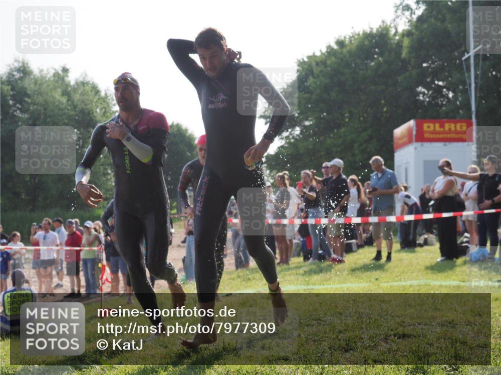 15.06.2025 - 27. Vierlanden-Triathlon KatJ http://msf.ph/oto/7977309 15.06.2025 08:35:41 Schwimmen 6, 21, 75, 85, 158 meine-sportfotos.de