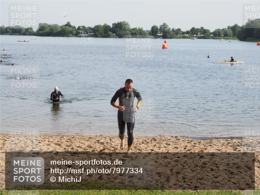 21.06.2025 - 27. Vierlanden-Triathlon MichiJ http://msf.ph/oto/7977334 15.06.2026 08:44:45 Schwimmen 81 meine-sportfotos.de