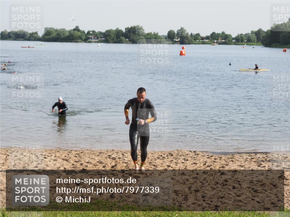 21.06.2025 - 27. Vierlanden-Triathlon MichiJ http://msf.ph/oto/7977339 15.06.2026 08:44:46 Schwimmen 81, 160 meine-sportfotos.de