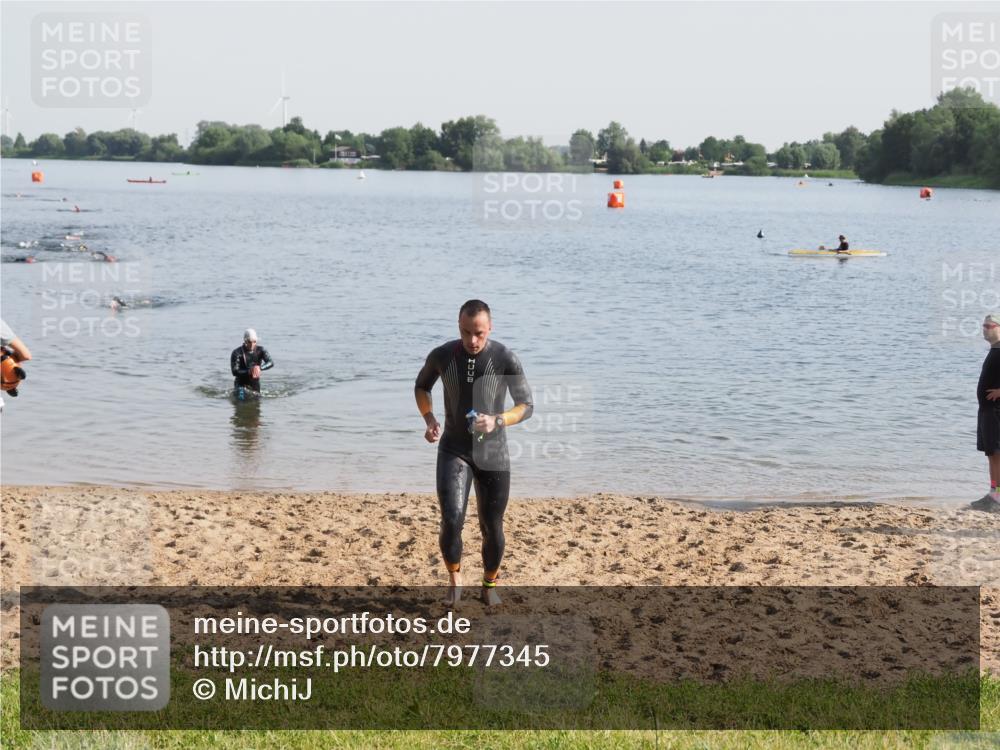 21.06.2025 - 27. Vierlanden-Triathlon MichiJ http://msf.ph/oto/7977345 15.06.2026 08:44:46 Schwimmen 81, 160 meine-sportfotos.de