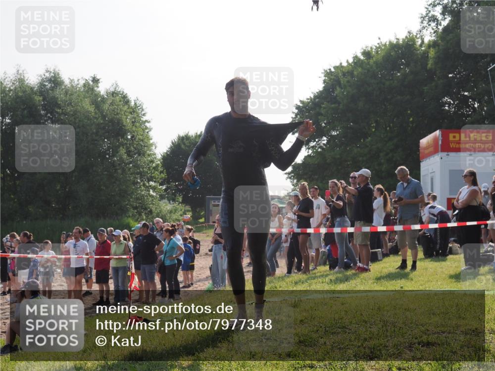 15.06.2025 - 27. Vierlanden-Triathlon KatJ http://msf.ph/oto/7977348 15.06.2025 08:35:43 Schwimmen 6, 21, 75, 85, 158 meine-sportfotos.de