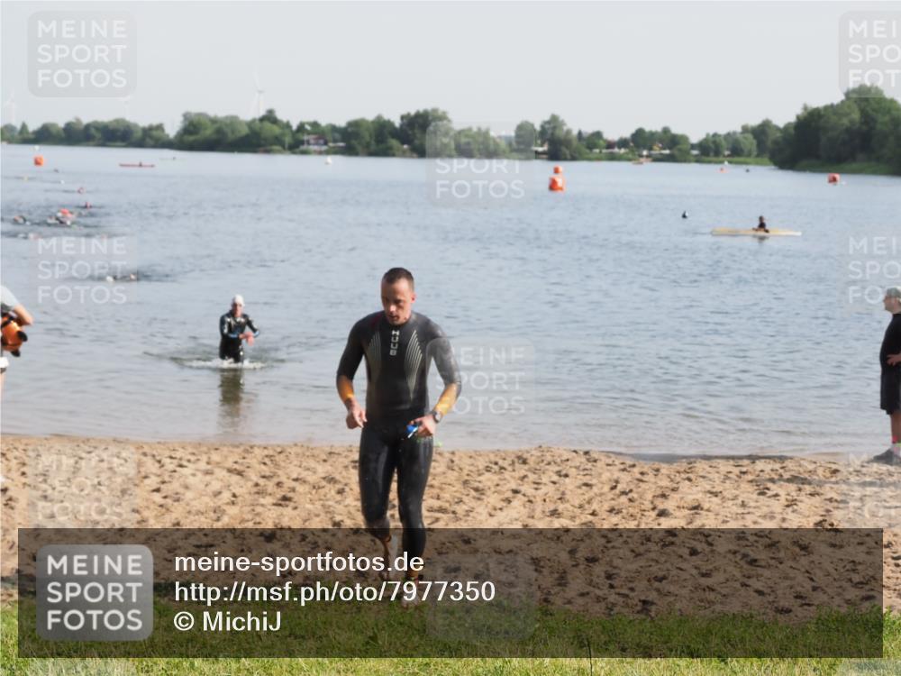 21.06.2025 - 27. Vierlanden-Triathlon MichiJ http://msf.ph/oto/7977350 15.06.2026 08:44:47 Schwimmen 81, 160 meine-sportfotos.de