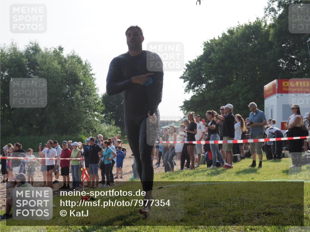 15.06.2025 - 27. Vierlanden-Triathlon KatJ http://msf.ph/oto/7977354 15.06.2025 08:35:43 Schwimmen 6, 21, 75, 85, 158 meine-sportfotos.de