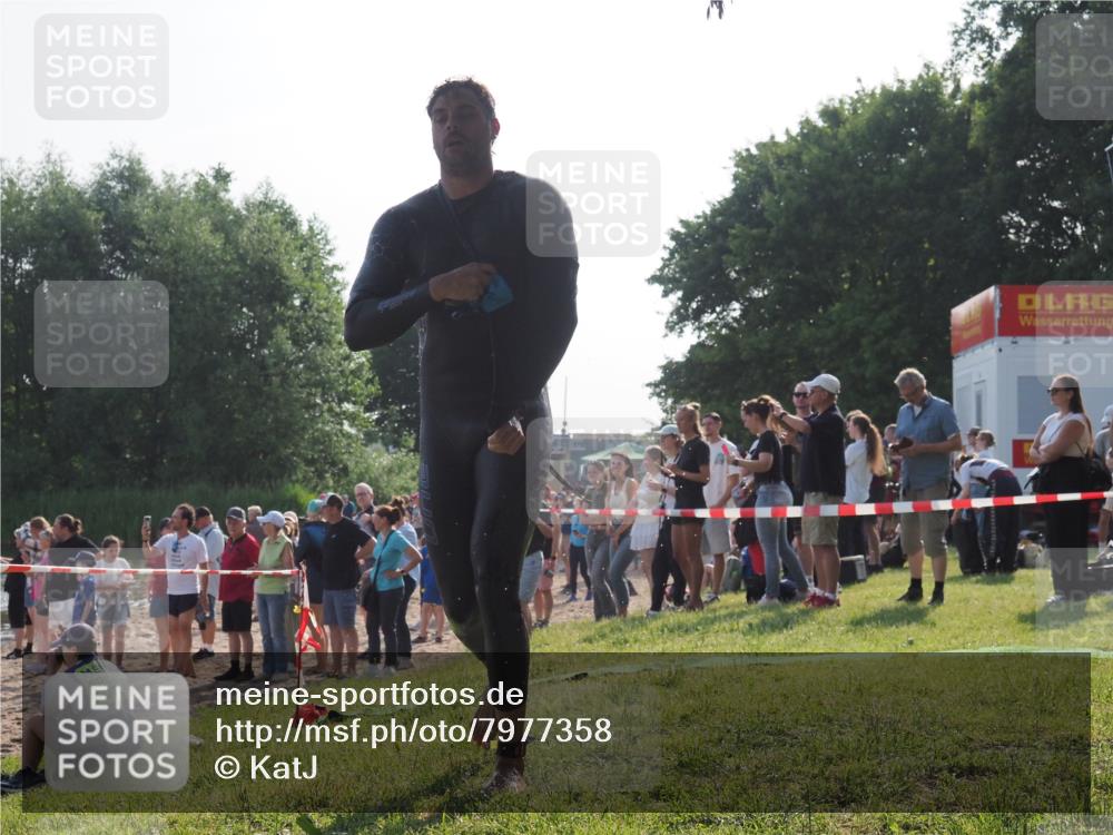 15.06.2025 - 27. Vierlanden-Triathlon KatJ http://msf.ph/oto/7977358 15.06.2025 08:35:43 Schwimmen 6, 21, 75, 85, 158 meine-sportfotos.de