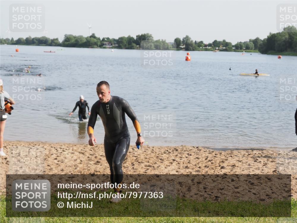 21.06.2025 - 27. Vierlanden-Triathlon MichiJ http://msf.ph/oto/7977363 15.06.2026 08:44:48 Schwimmen 81, 160 meine-sportfotos.de