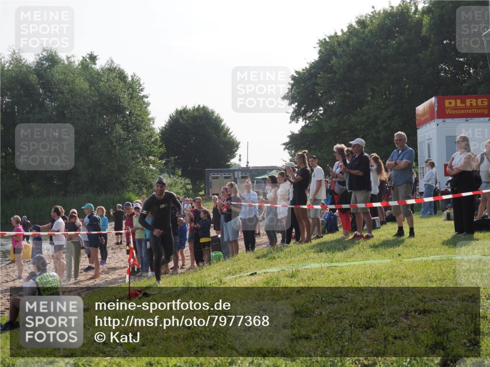 15.06.2025 - 27. Vierlanden-Triathlon KatJ http://msf.ph/oto/7977368 15.06.2025 08:36:24 Schwimmen 29 meine-sportfotos.de
