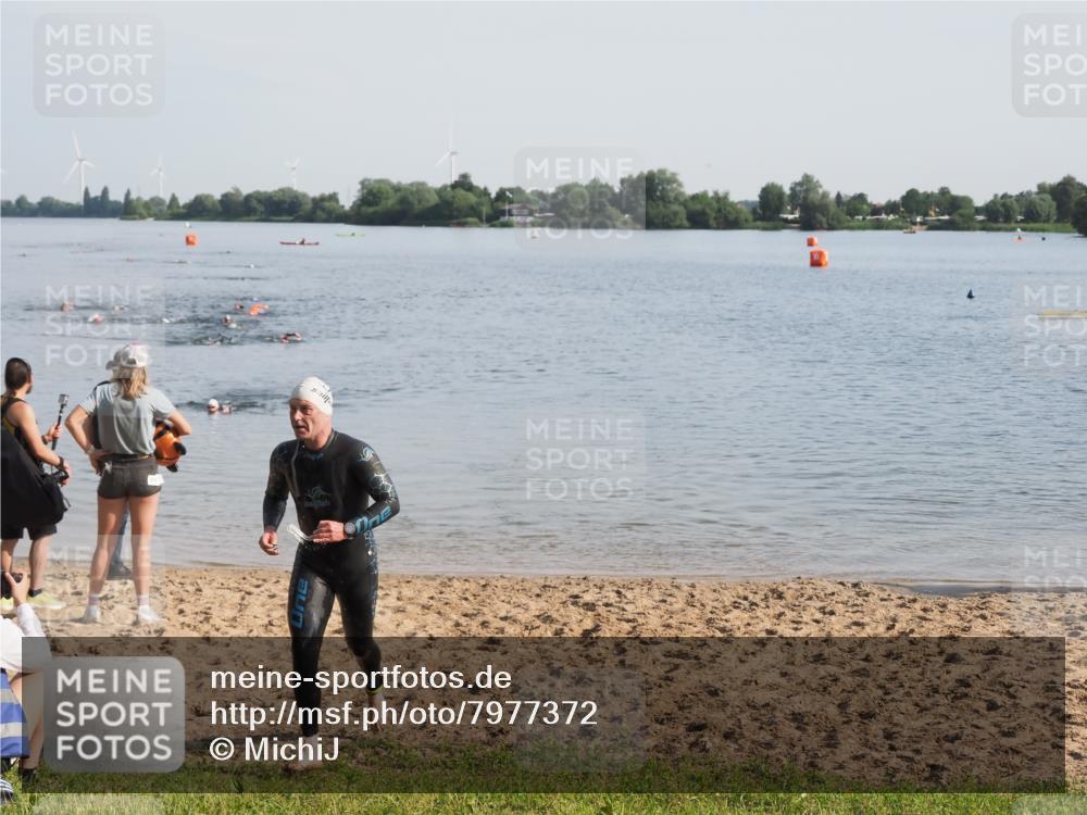 21.06.2025 - 27. Vierlanden-Triathlon MichiJ http://msf.ph/oto/7977372 15.06.2026 08:44:54 Schwimmen 81, 160 meine-sportfotos.de