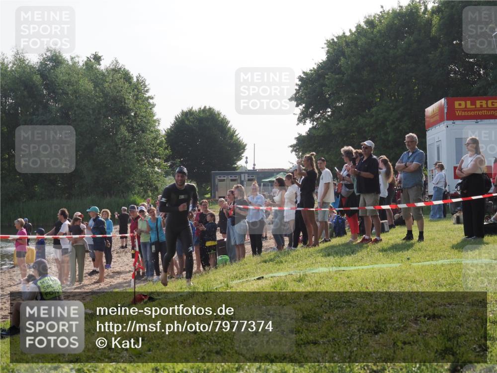 15.06.2025 - 27. Vierlanden-Triathlon KatJ http://msf.ph/oto/7977374 15.06.2025 08:36:24 Schwimmen 29 meine-sportfotos.de